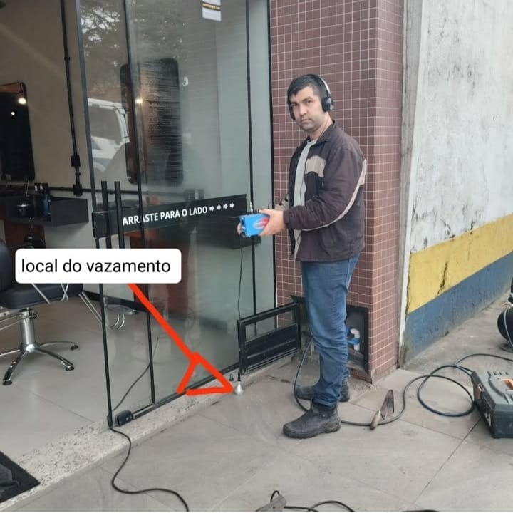 Reg procurando vazamento